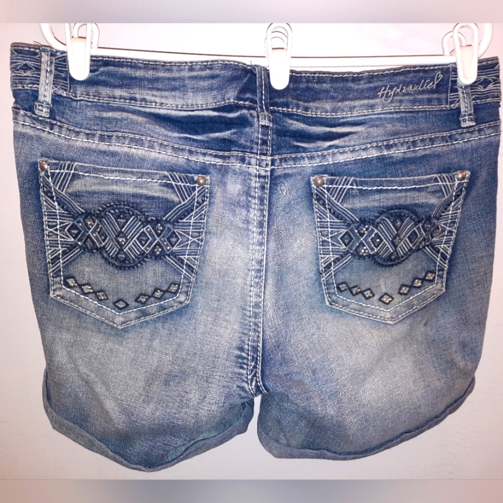 Hydraulic Lola womens distressed jean short size 17/18 excellent used condition